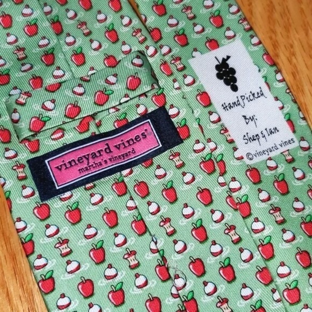NWT Vineyard Vines boys silk tie Bobbing for Apples Green Shep & Ian Preppy Kids